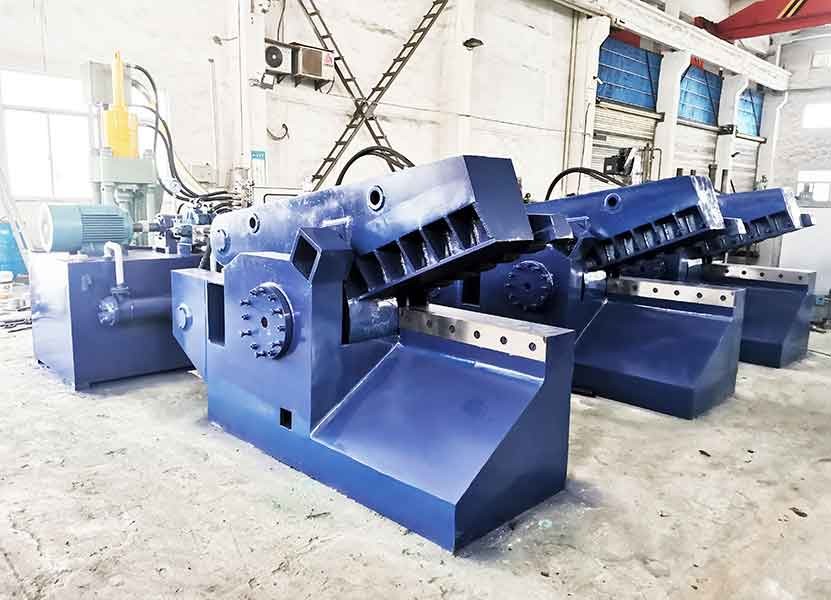 印尼客户引进3套250吨鳄鱼式剪切机，实现重型废钢高效经济处理！